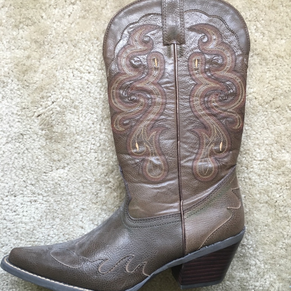 NWOT Brown Cowboy Boots
